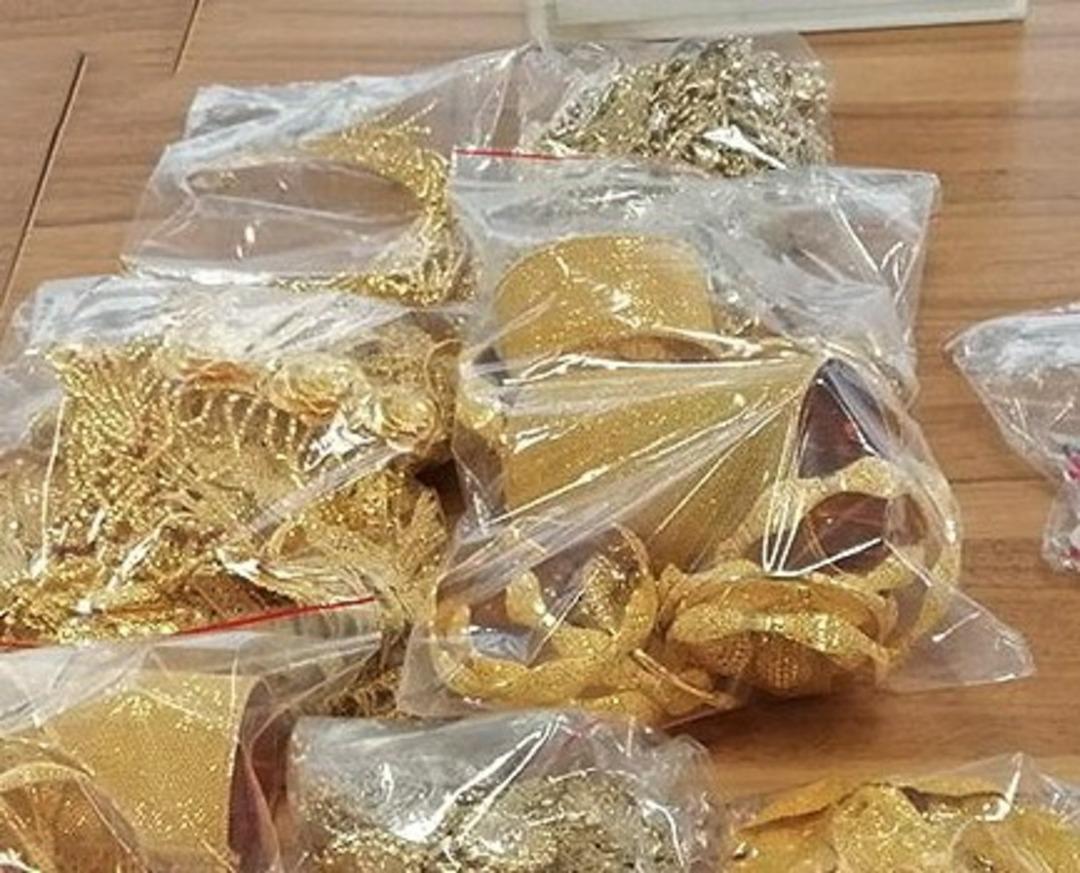 Ceplerindeki 200 bin euro değerindeki altınlarla  komşu da yakalandı! 1