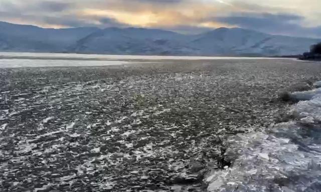 &Ccedil;ıldır G&ouml;l&uuml;&rsquo;nde buz k&uuml;tleleri sahile vurdu 4