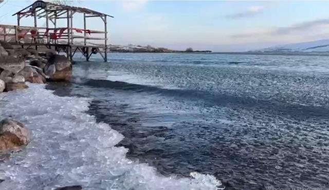 &Ccedil;ıldır G&ouml;l&uuml;&rsquo;nde buz k&uuml;tleleri sahile vurdu 2