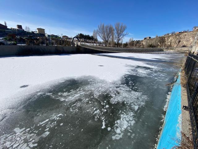 Yurtta en d&uuml;ş&uuml;k sıcaklık sıfırın altında 15 derece ile Ardahan ın G&ouml;le il&ccedil;esinde &ouml;l&ccedil;&uuml;ld&uuml; 2