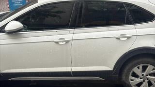 Zeytinburnu'nda park halindeki cip uzun namlulu silahlarla kurşunlandı