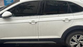 Zeytinburnu'nda park halindeki cip uzun namlulu silahlarla kurşunlandı