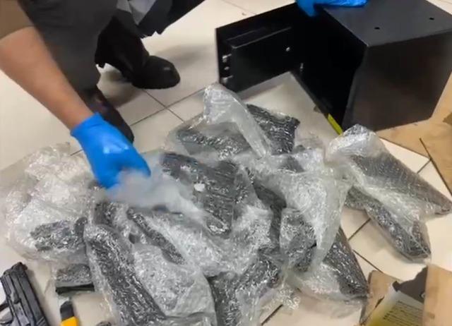 Konya Polisinden ka&ccedil;ak silah operasyonu: 100 tabanca ele ge&ccedil;irildi 1