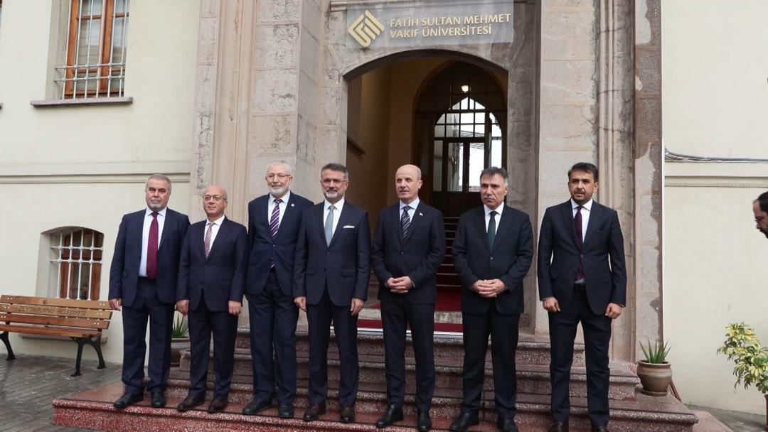 Kredi ve ders sayısı sorusu yanıt buldu! Şartları yerine getiren &uuml;niversiteyi 3 yılda bitirecek 5