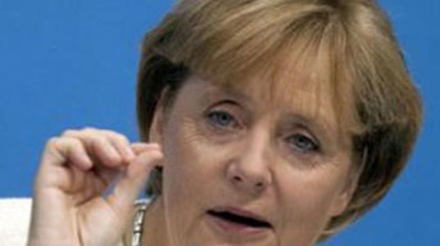 Dünya devinden Merkel'e tehdit!