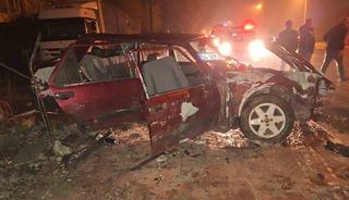 Alkoll&uuml; s&uuml;r&uuml;c&uuml; sollama yaparken duvara &ccedil;arptı: 3 yaralı