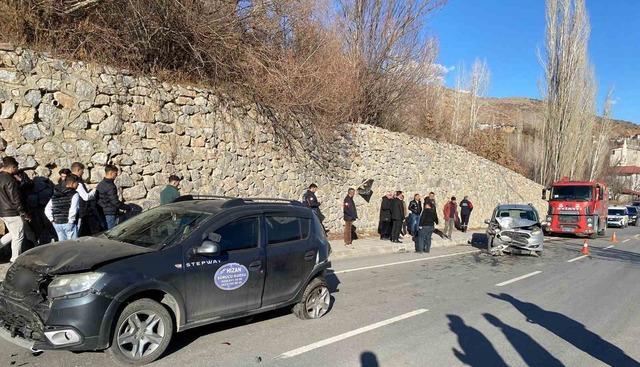 Hizan&rsquo;da zincirleme kaza: 4 yaralı 1