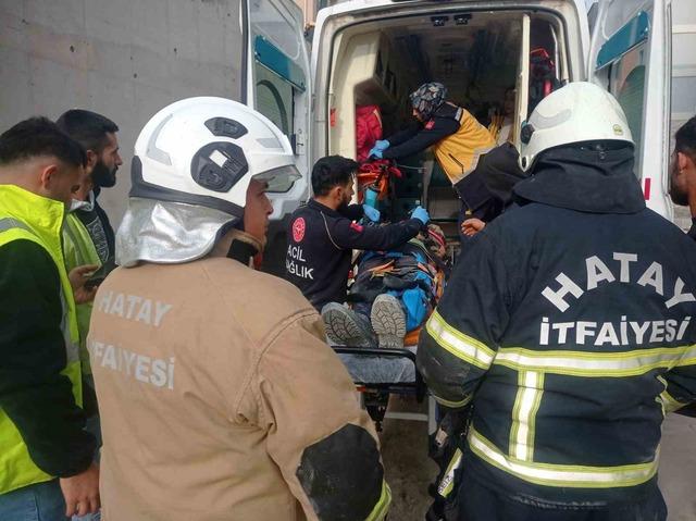 Asans&ouml;r boşluğuna d&uuml;şen iş&ccedil;i yaralandı 2