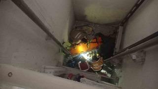 Asansör boşluğuna düşen işçi yaralandı