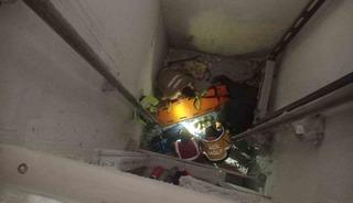 Asans&ouml;r boşluğuna d&uuml;şen iş&ccedil;i yaralandı