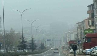 Bilecik&rsquo;te sis g&uuml;n boyu etkisini s&uuml;rd&uuml;rd&uuml;