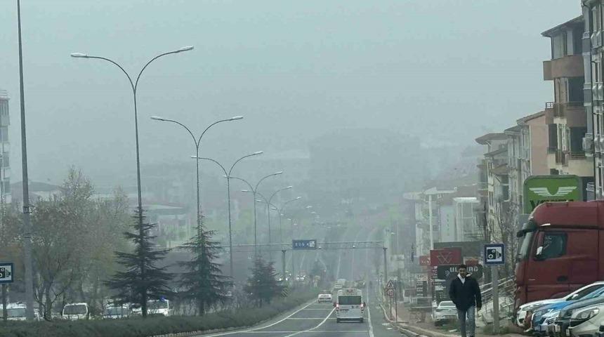 Bilecik&rsquo;te sis g&uuml;n boyu etkisini s&uuml;rd&uuml;rd&uuml;