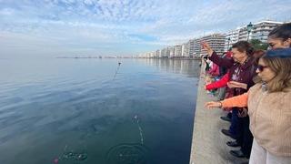 Selanik’te anlamlı anma: LMV bu kez “Bindirme İskelesi”nden denize çiçek bıraktı