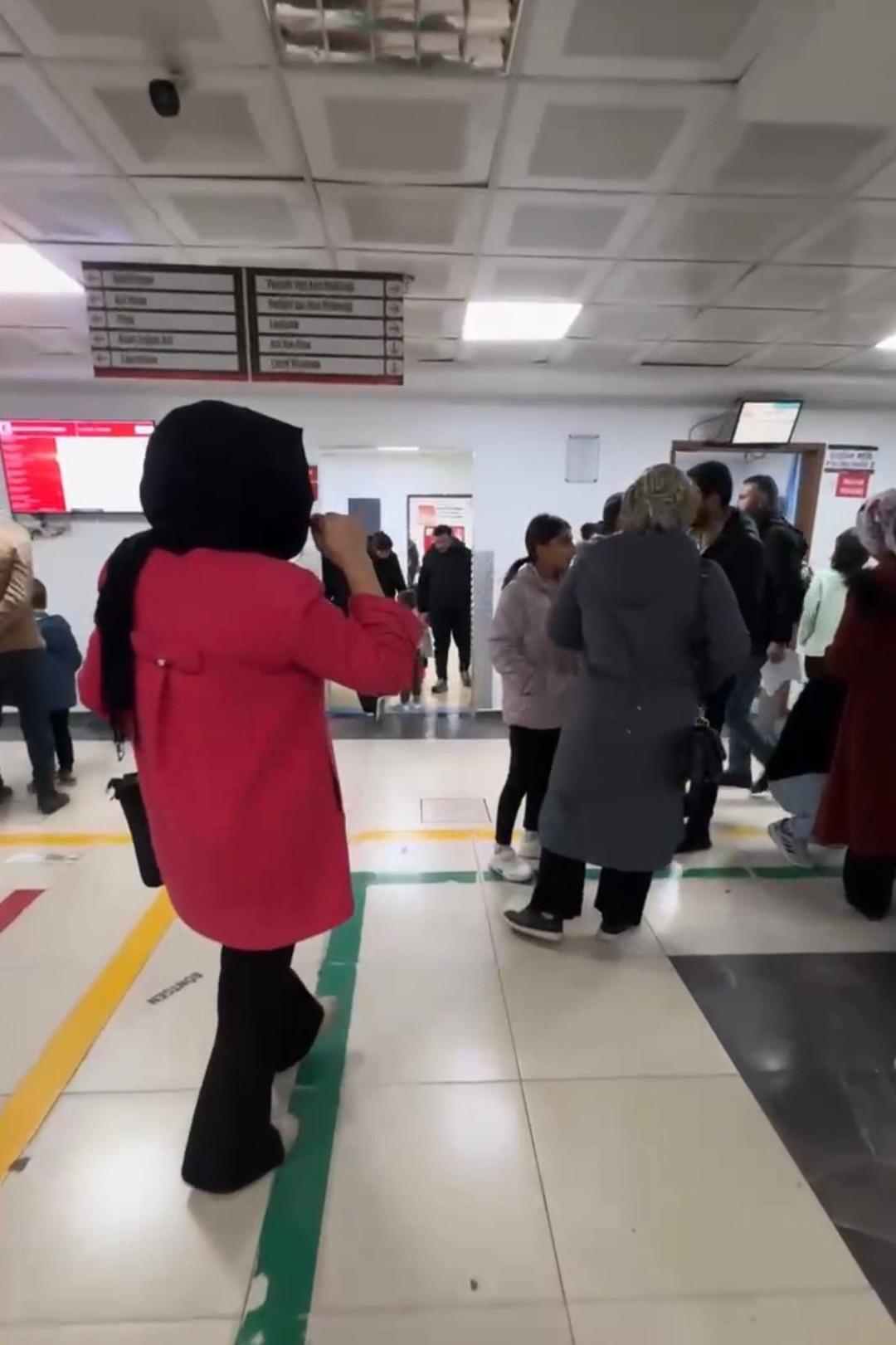 &Ccedil;ocuk acil servisinde yoğunluk: Uzun kuyruklar oluştu! 4