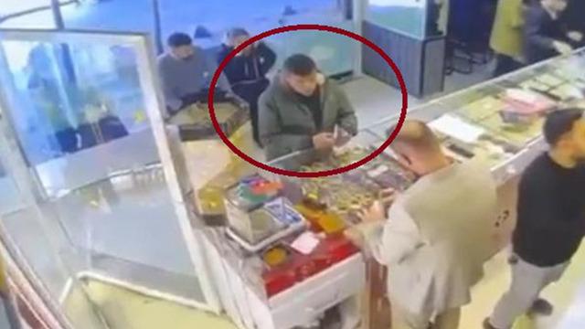 Siirt'te öldürülen kadının çalınan altınlarının kuyumcuda bozulduğu anlar kameraya yansıdı