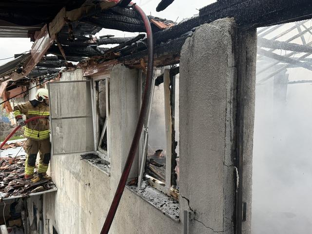 Manisa'da &ccedil;ıkan yangında 1 ev kullanılamaz hale geldi