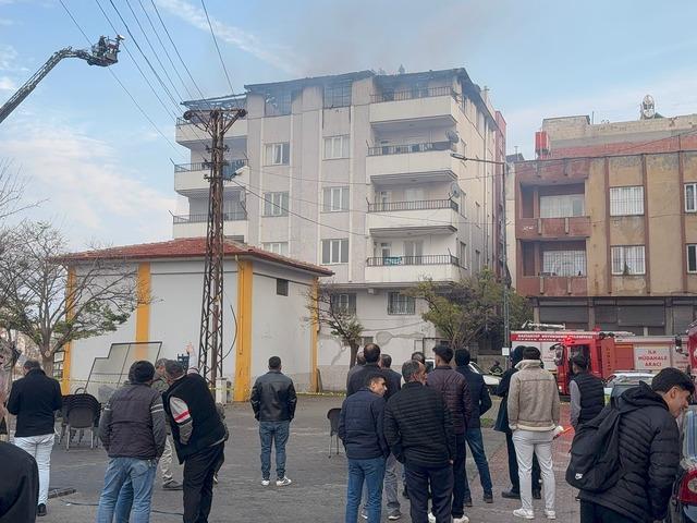 Gaziantep'te 4 katlı apartmanın terasında korkutan yangın