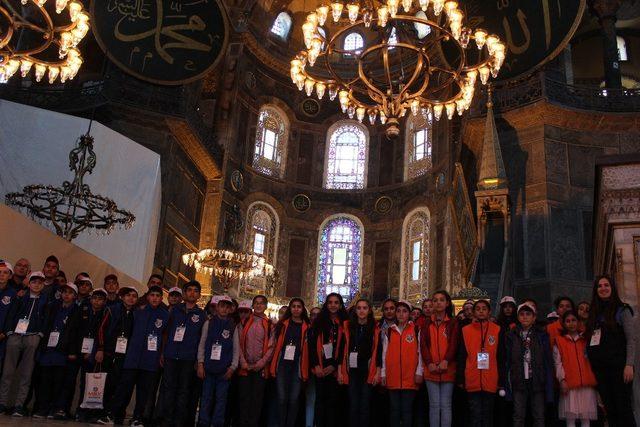 İstanbul ve Çanakkale’ye giden öğrenciler Kars’a döndü