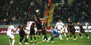 Gol yağmuru oldu! Gen&ccedil;lerbirliği Trabzonspor'u ge&ccedil;ti...