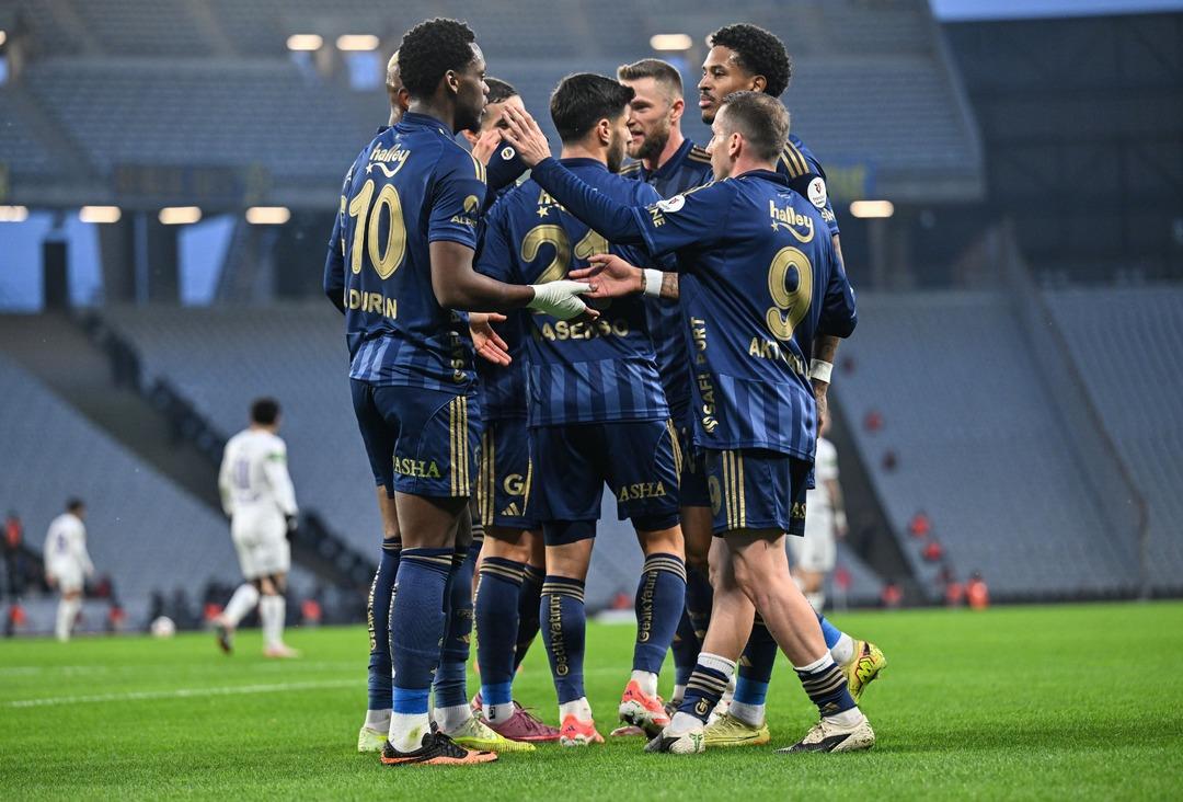 Fenerbah&ccedil;e-Beşiktaş derbisi &ouml;ncesi eksik tufanı! Tedesco ve Sergen Yal&ccedil;ın kara kara d&uuml;ş&uuml;n&uuml;yor 1