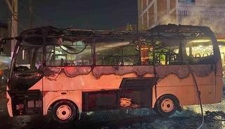 Manisa&rsquo;da servis otob&uuml;s&uuml; alev alev yandı