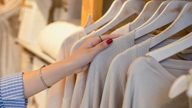 Y&uuml;zlerce mağazası var: T&uuml;rk giyim devi marka resmen satıldı! Alan da tanıdık