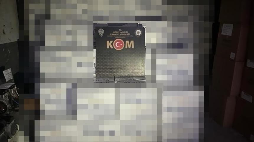 K&uuml;tahya'da durdurulan ara&ccedil;ta 5 milyon makaron ele ge&ccedil;irildi