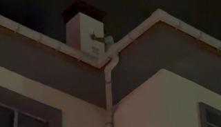 Babasıyla tartışıp, intihar i&ccedil;in &ccedil;atıya &ccedil;ıkan vatandaşı ekipler vazge&ccedil;irdi