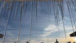 Yüksekova'da dondurucu soğuklar: Buz sarkıtları 3 metreyi aştı