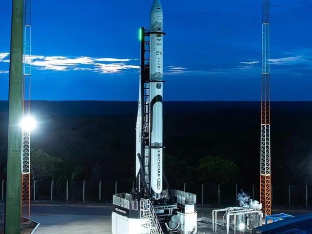 G&uuml;ney Kore'nin uzay roketi infilak edip par&ccedil;alandı! 