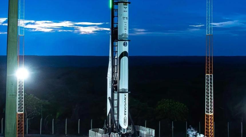 3 kez ertelenmişti! G&uuml;ney Kore'nin uzay roketi infilak edip par&ccedil;alandı! 