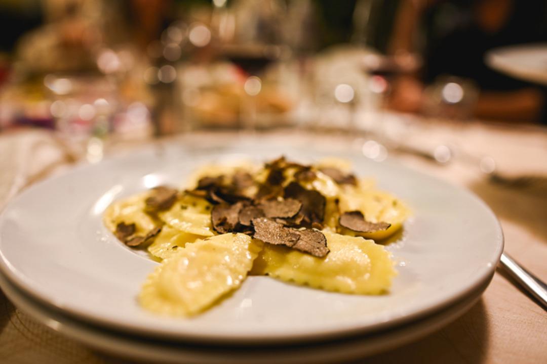 Usta şefler uyardı: Restoranlarda bu 10 yemeği sipariş etmeyin!  2