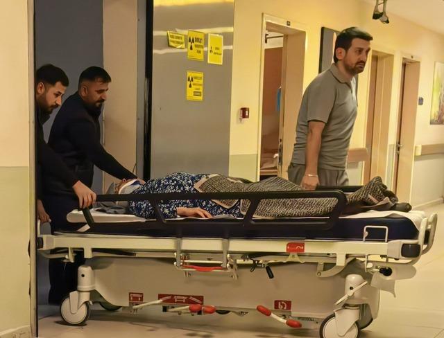 Bariyere &ccedil;arpan otomobildeki 2 kişi yaralandı 2