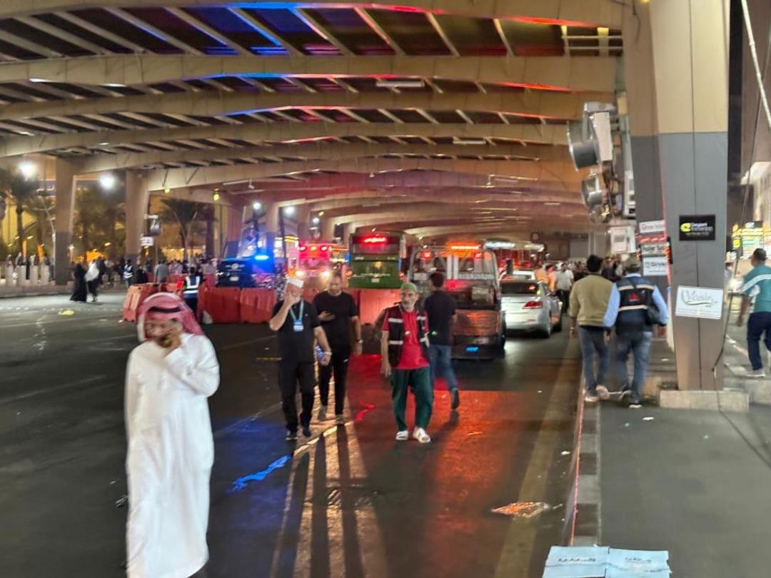 Umre i&ccedil;in Mekke ye giden T&uuml;rk kafilesine otob&uuml;s &ccedil;arptı! &Ouml;l&uuml; ve yaralılar var 2