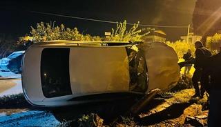 Tofaş ile &ccedil;arpışan otomobil takla attı