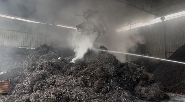 Bursa&rsquo;da metal geri d&ouml;n&uuml;ş&uuml;m fabrikasında yangın paniği 2