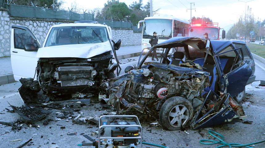 Ağabeyi ve kuzeninin &ouml;ld&uuml;ğ&uuml; kazada yaralanan Hamit, yaşam savaşını yitirdi