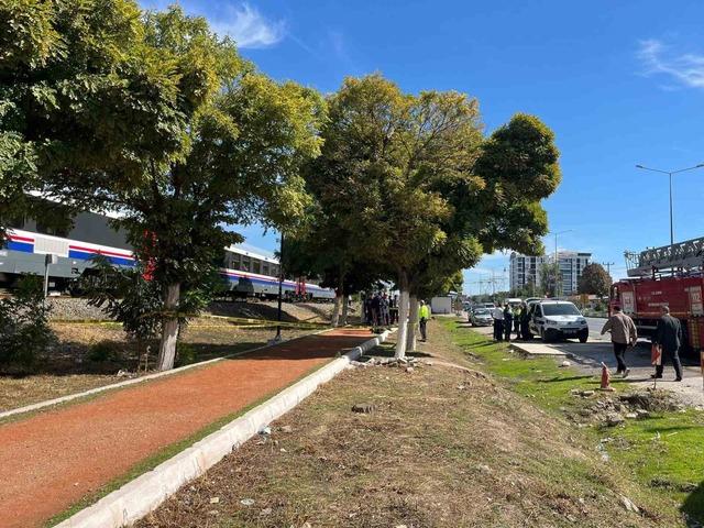 Tren kazasında yaralanan kadın 70 g&uuml;nl&uuml;k yaşam m&uuml;cadelesini kaybetti 1