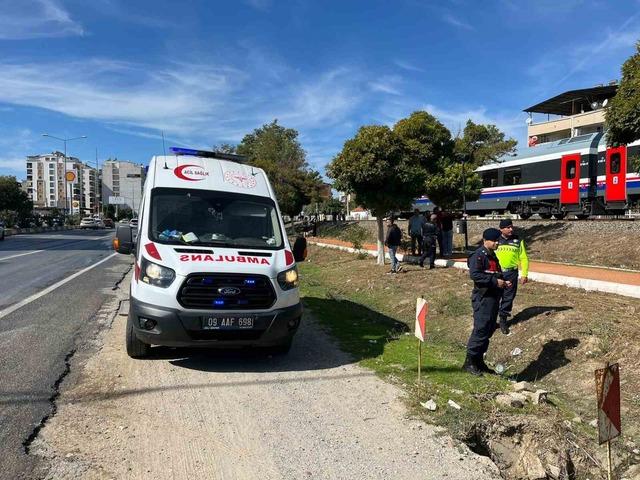 Tren kazasında yaralanan kadın 70 g&uuml;nl&uuml;k yaşam m&uuml;cadelesini kaybetti