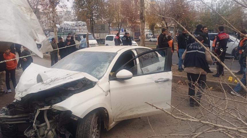 On beş g&uuml;n &ouml;nce bebeğini d&uuml;nyaya getirmişti: Otomobilin &ccedil;arptığı gen&ccedil; kadın hayatını kaybetti