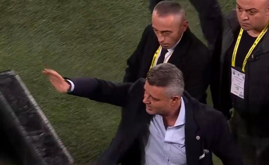 Beşiktaş derbisi &ouml;ncesi Fenerbah&ccedil;e taraftarından Sadettin Saran a destek! 2