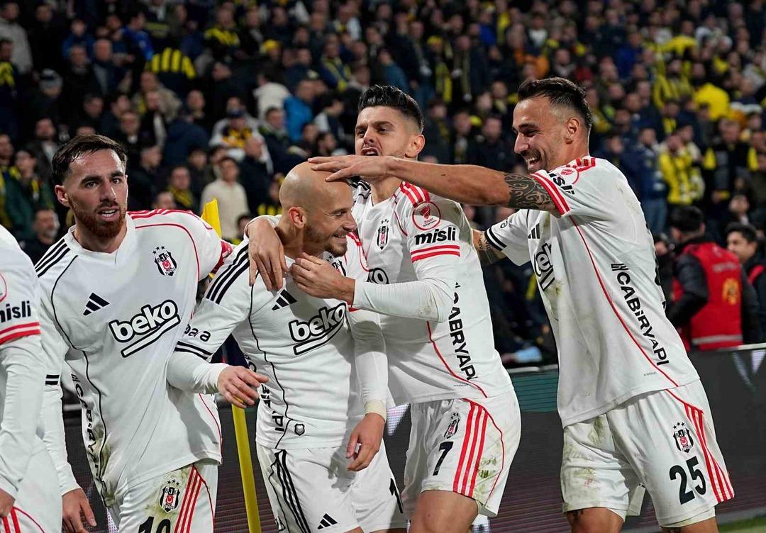 İlklerin gecesinde Fenerbah&ccedil;e hayal kırıklığı yaşadı! Beşiktaş seriye devam etti 1