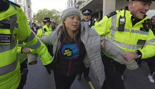 İngiltere&rsquo;de g&ouml;zaltına alınan Thunberg serbest bırakıldı