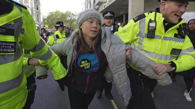 İngiltere’de gözaltına alınan aktivist Thunberg serbest bırakıldı