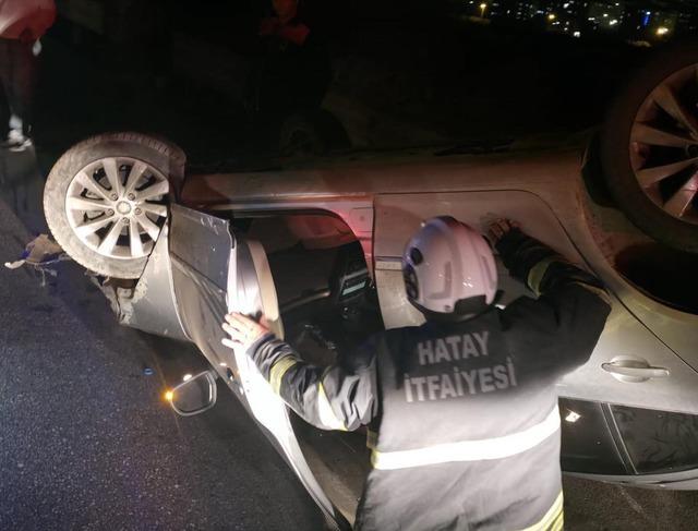 Hassa&rsquo;da ters d&ouml;nen otomobilin s&uuml;r&uuml;c&uuml;s&uuml; yaralandı 1