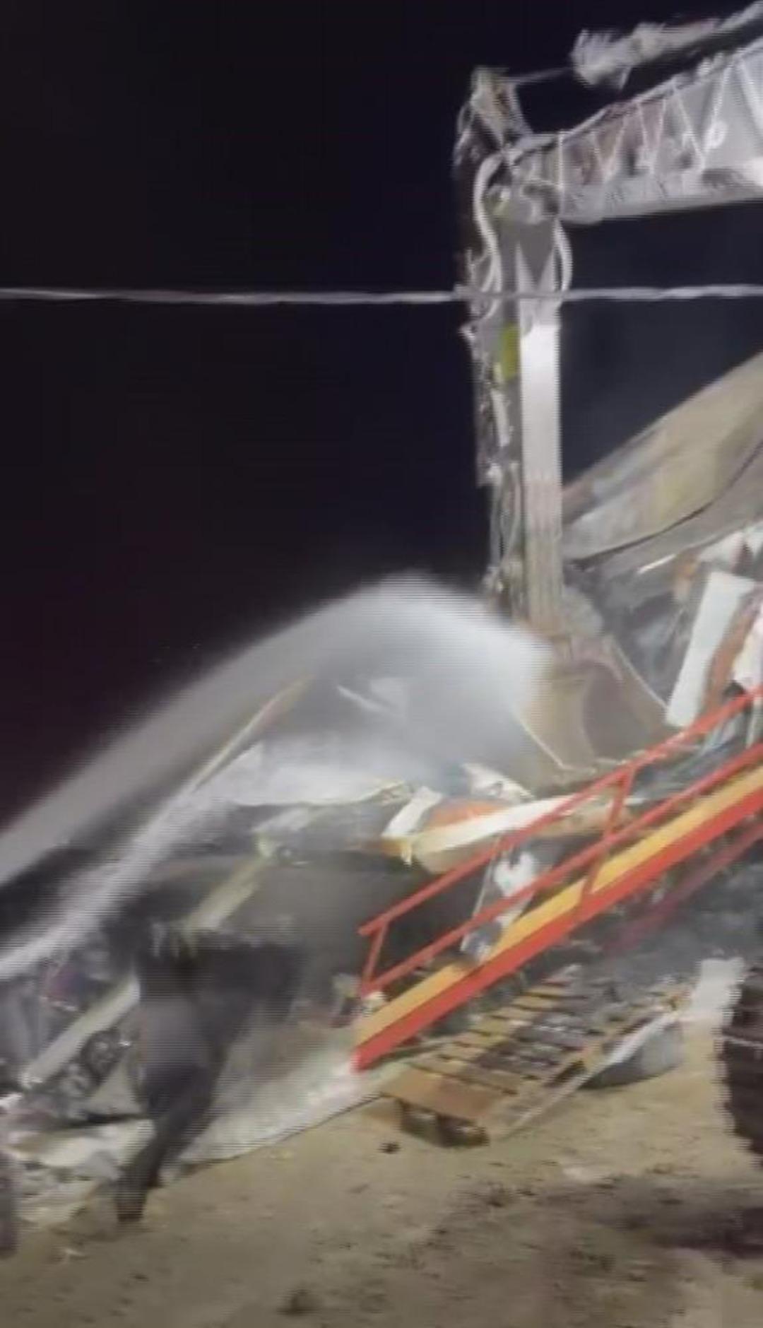 İş&ccedil;ilerin kaldığı konteyner yatakhane alevlere teslim oldu 1