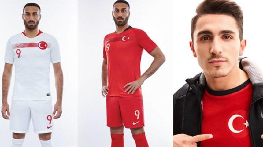 A Milli Futbol Takımı'nın yeni formaları tanıtıldı