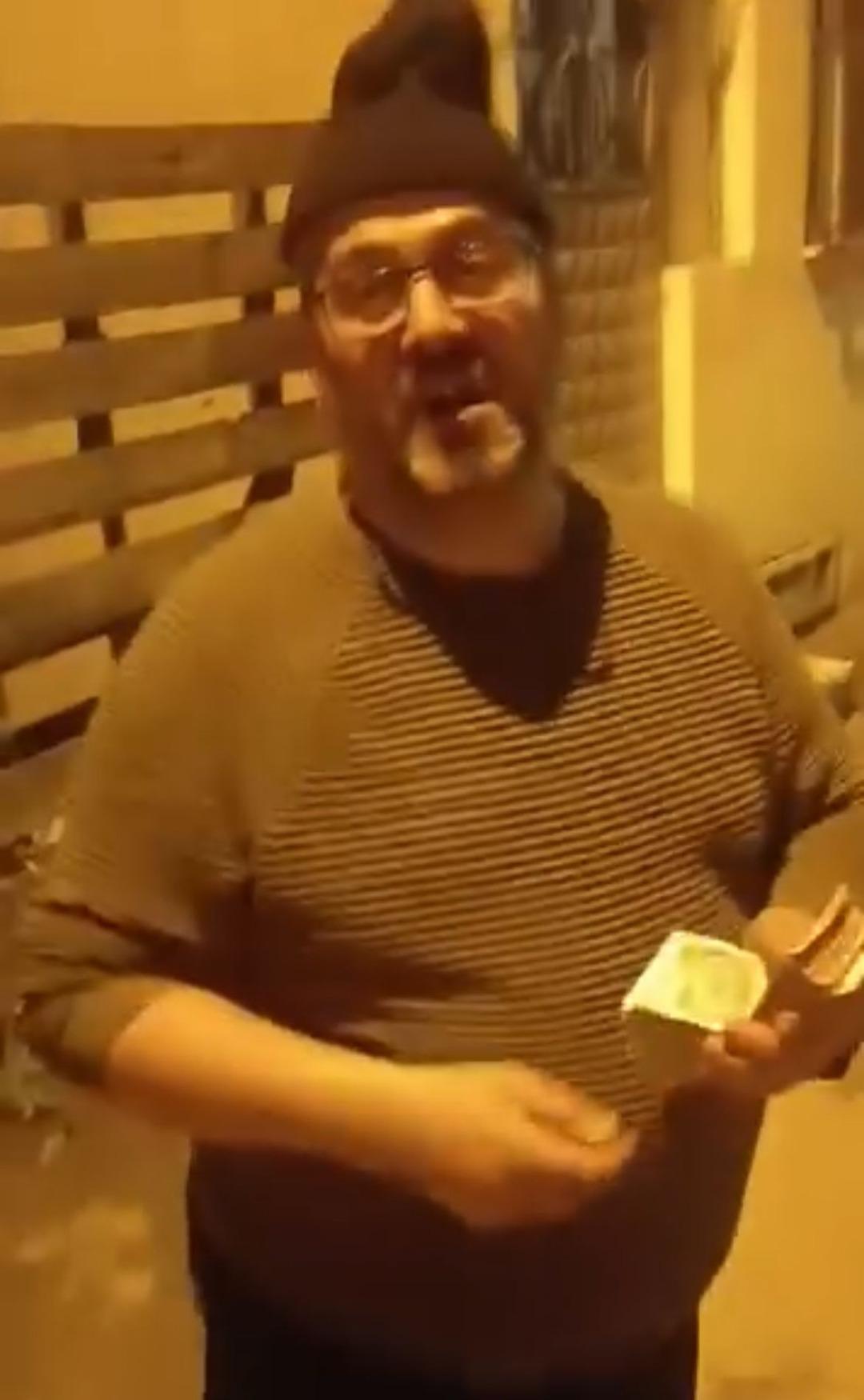 Yolda bulduğu bir deste parayı telaşla arayan sahibine teslim etti, kayda aldı! 1