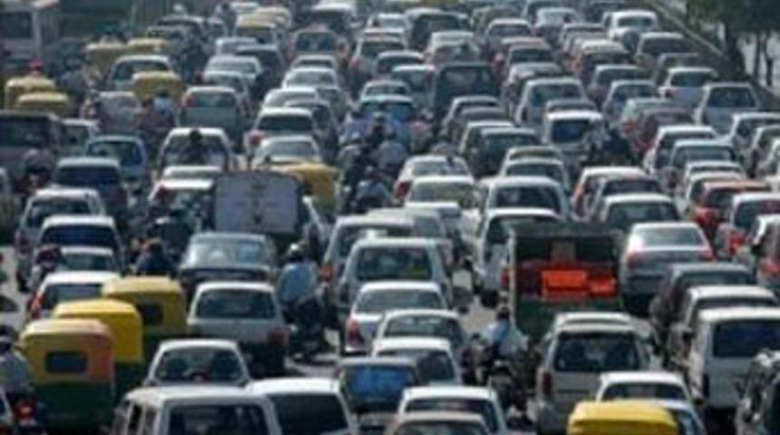 Yoğun trafikte havaya uçan inanılmaz para