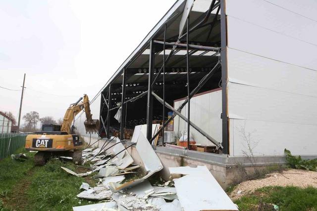 Nil&uuml;fer&rsquo;de iki ka&ccedil;ak yapı daha yıkıldı 3